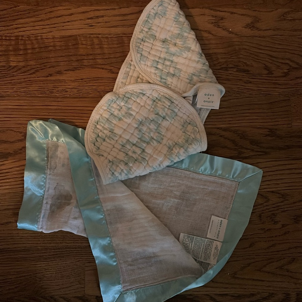 Aden + Anais bib & lovey